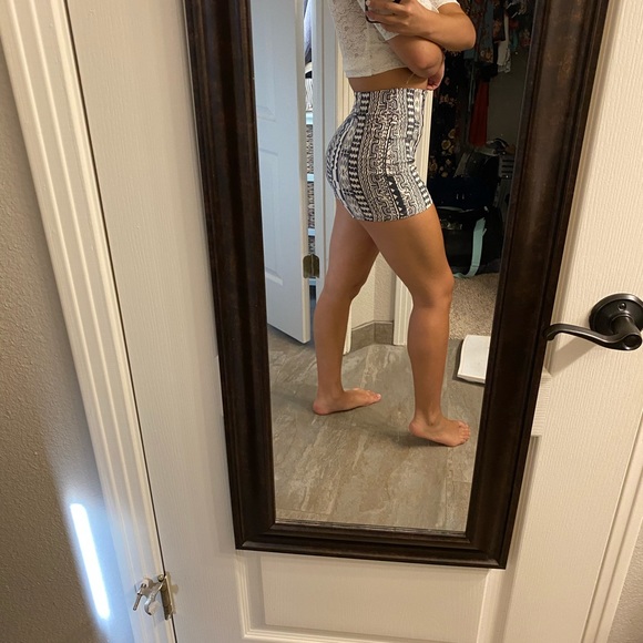 Dark grey and white patterned high waisted shorts - Picture 2 of 3